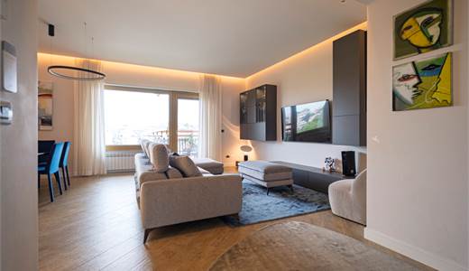 Prestigioso appartamento con ampi terrazzi – piano alto – Via Castiglione d’Orcia / Via Newton